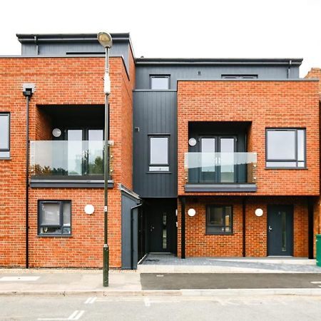 Hybrid Resi - London, Mitcham Close To Tooting And Wimbledon Εξωτερικό φωτογραφία