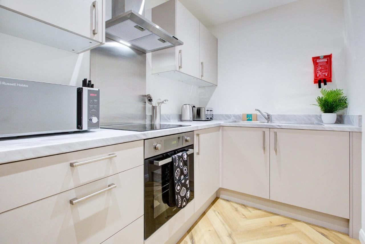 Hybrid Resi - London, Mitcham Close To Tooting And Wimbledon Εξωτερικό φωτογραφία