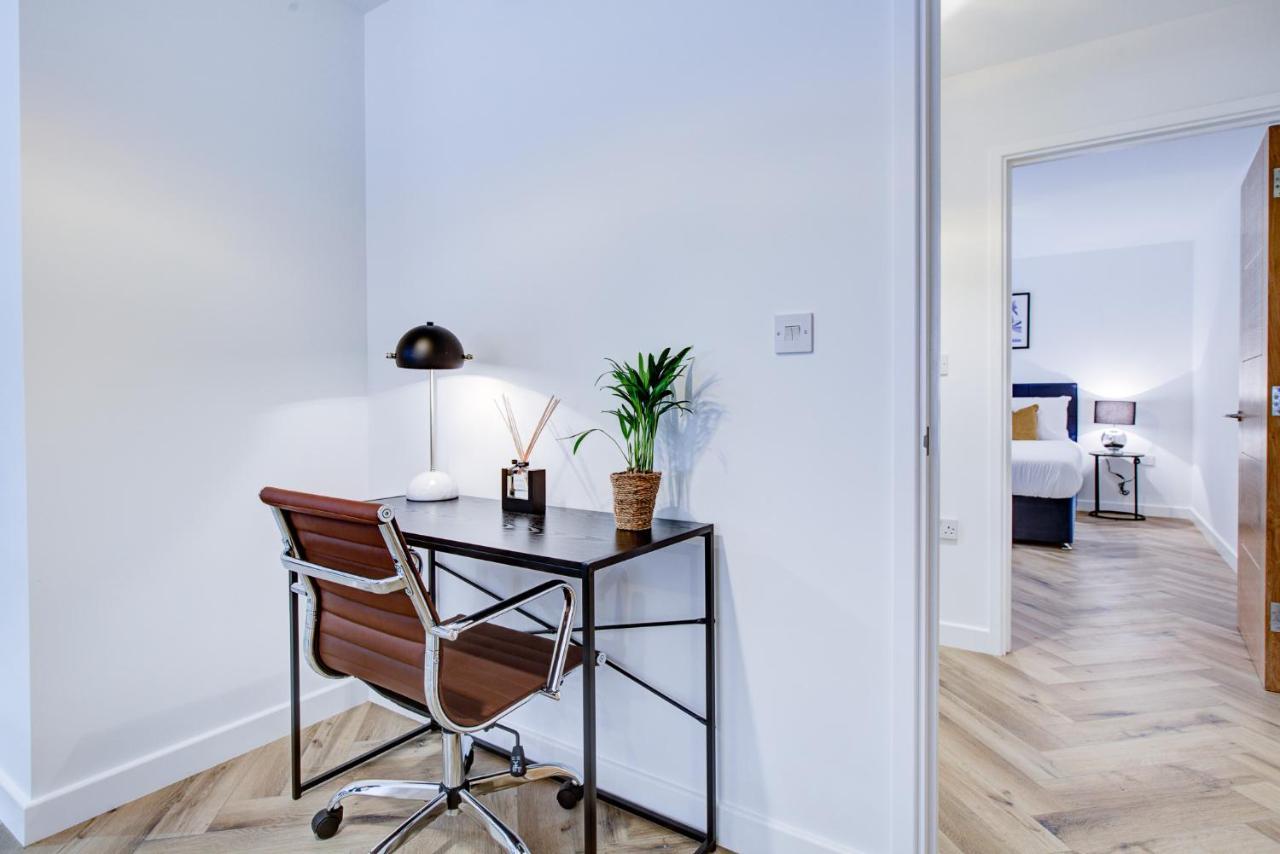 Hybrid Resi - London, Mitcham Close To Tooting And Wimbledon Εξωτερικό φωτογραφία