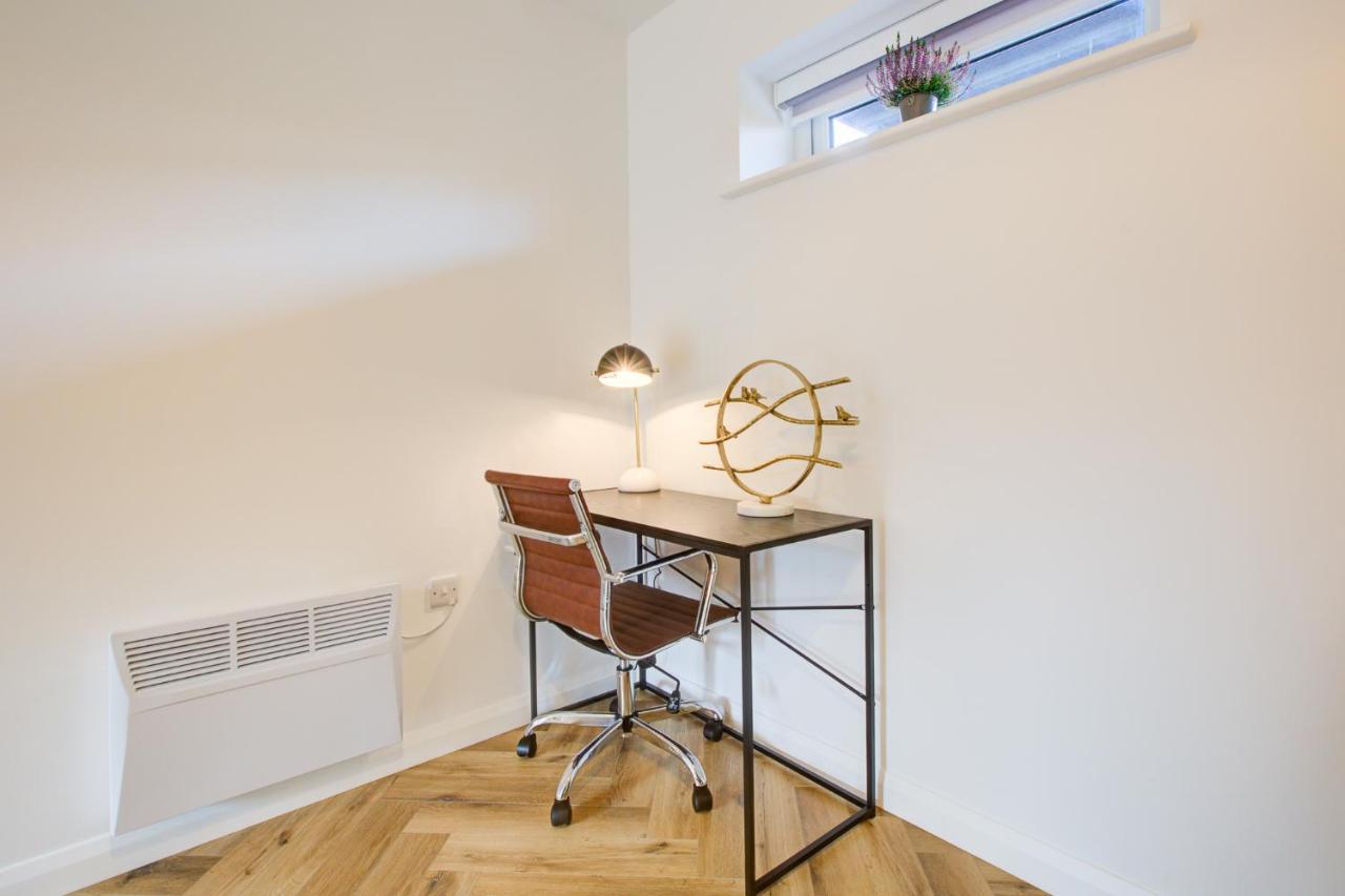Hybrid Resi - London, Mitcham Close To Tooting And Wimbledon Εξωτερικό φωτογραφία