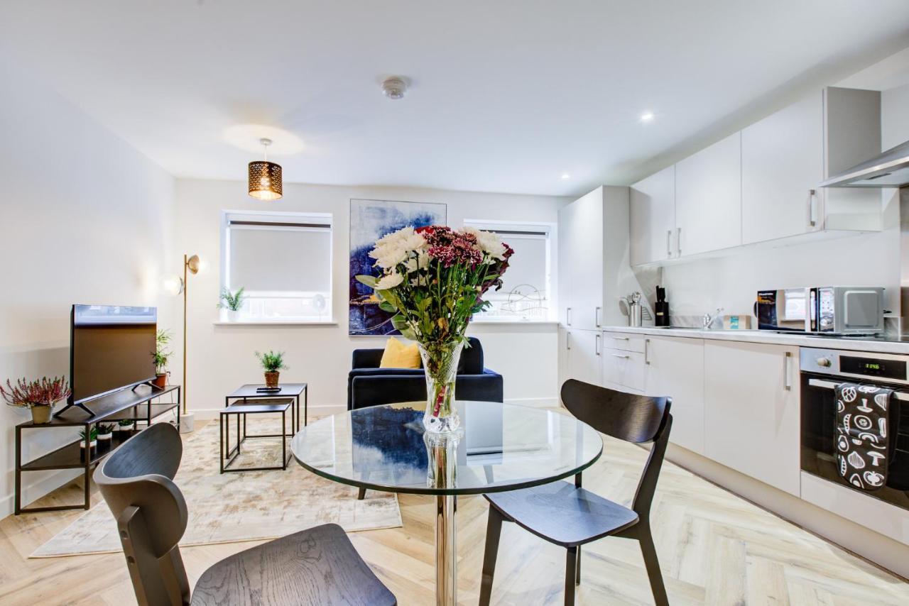Hybrid Resi - London, Mitcham Close To Tooting And Wimbledon Εξωτερικό φωτογραφία