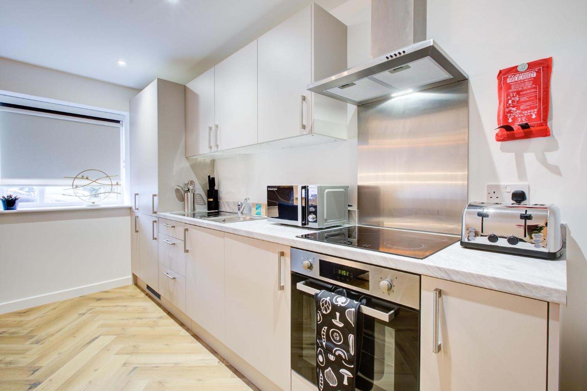 Hybrid Resi - London, Mitcham Close To Tooting And Wimbledon Εξωτερικό φωτογραφία