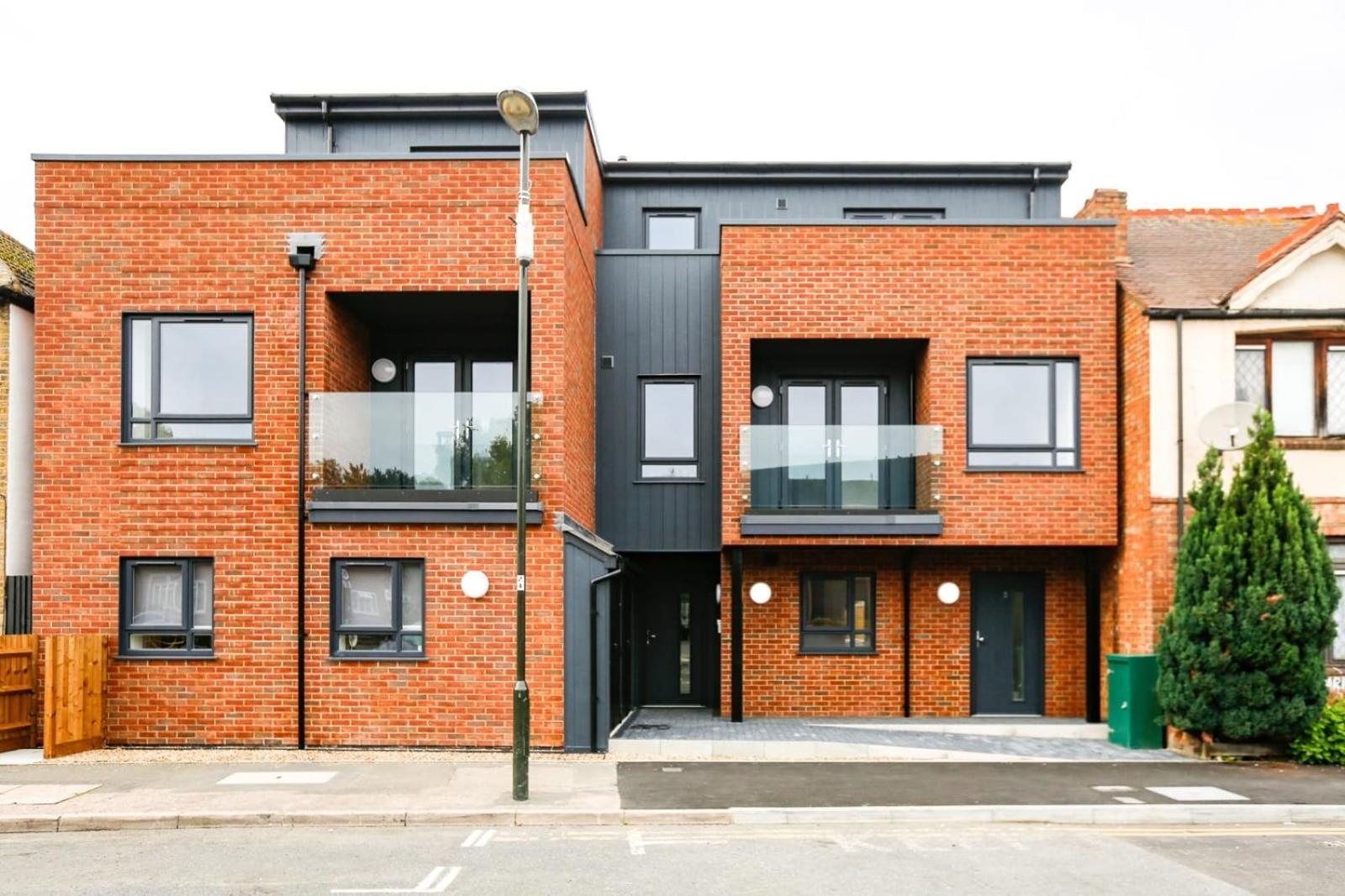 Hybrid Resi - London, Mitcham Close To Tooting And Wimbledon Εξωτερικό φωτογραφία