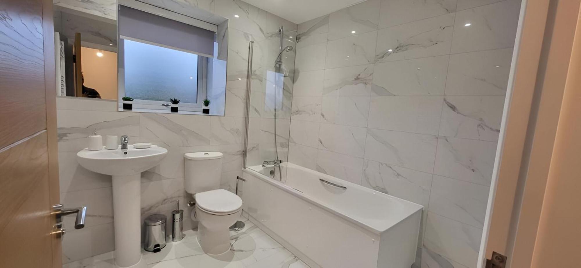 Hybrid Resi - London, Mitcham Close To Tooting And Wimbledon Εξωτερικό φωτογραφία