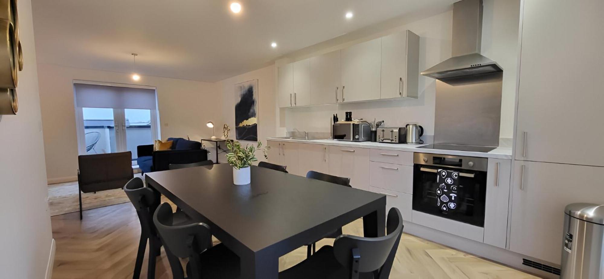 Hybrid Resi - London, Mitcham Close To Tooting And Wimbledon Εξωτερικό φωτογραφία